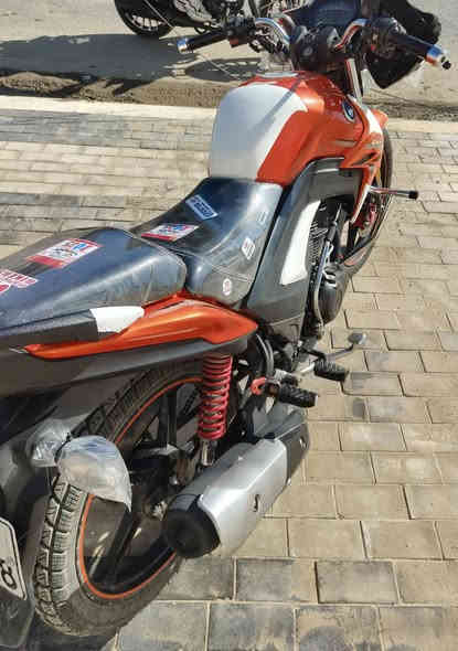 سلام عليكم هاوجي للبيع موديل 2022 مسجله لوحات انكليزي  كامله تحويل ثاني يوم  الدراجة نضيفه مكان الدراجة الرمادي شارع 40 سعر الدراجة   17 وا 100 بي مجال التفاصيل عبر رقم الهاتف ***********
