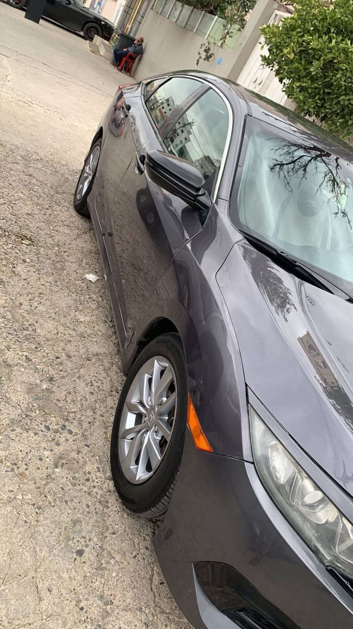 هوندا سيفيك ٢٠١٦
محرك ٢.٠ سيارة ماشية 210km
صبغ حرف L بخ بدون معجون سيارة كبس 
رقم سنوي جديد 
مكان السيارة دهوك 
*********** WhatsApp دهوك, العراق
