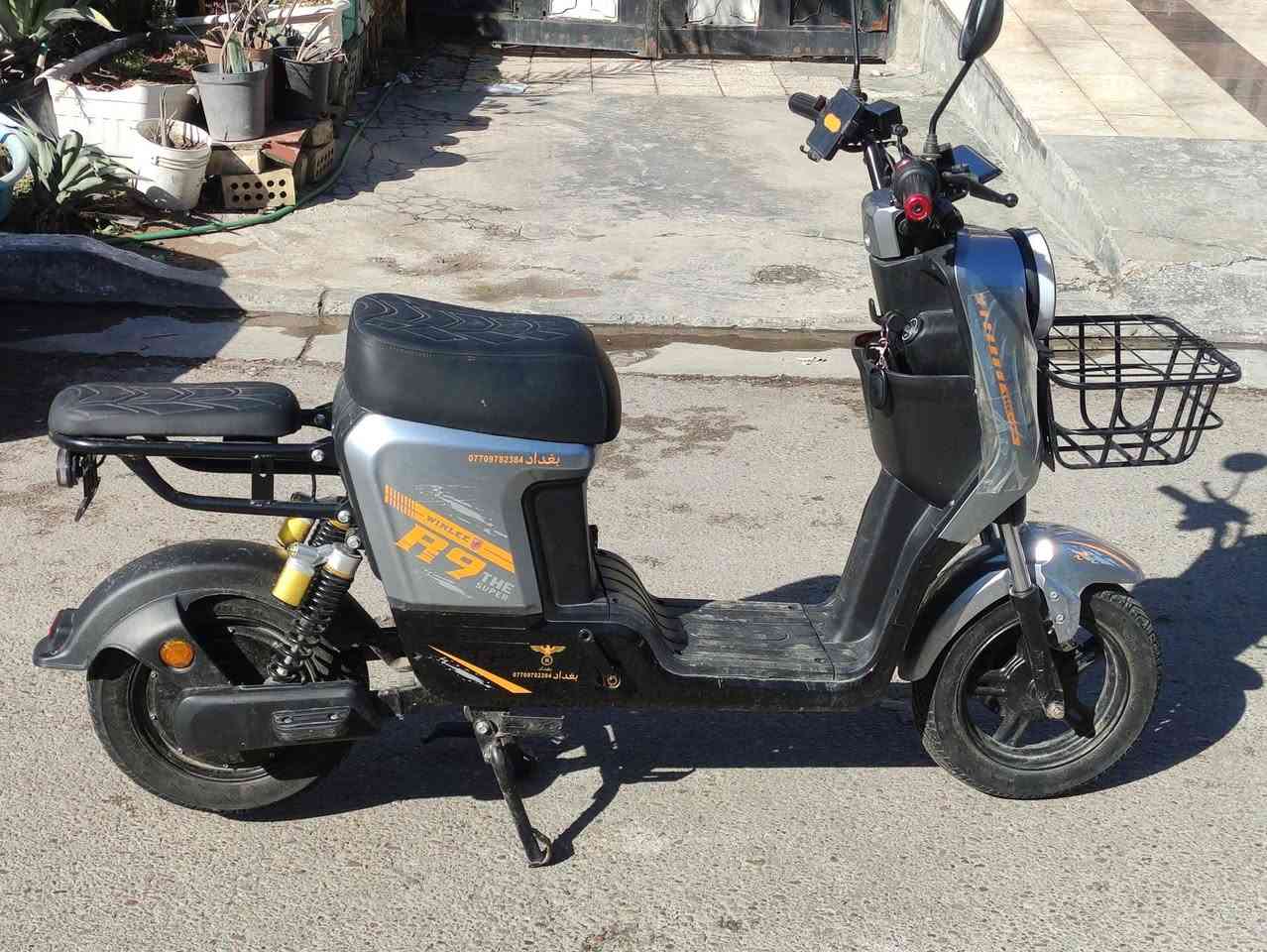 السلام عليكم 🌹 

دراجه شحن R9 للبيع طك كارتون بتاريخ 2025/8/10 ماشية 2600 

( 5 بطاريات ) استعمال قليل 
السعر ( 340 الف وبيها مجال ) 

مكان الزعفرانية 
رقم الهاتف ( *********** )
اي استفسار موجود واتس اب 🌹
