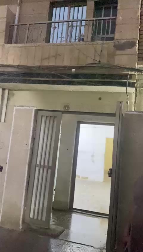 لايجار 50م طابقين
📌تفاصيل // استقبال مطبخ خدمات
طابق ثاني غرفه كبيره

يجاره 300قفل
📌العنوان // الشعب ديوان شارع 25 
✏️مكتب المختار ✏️
***********
