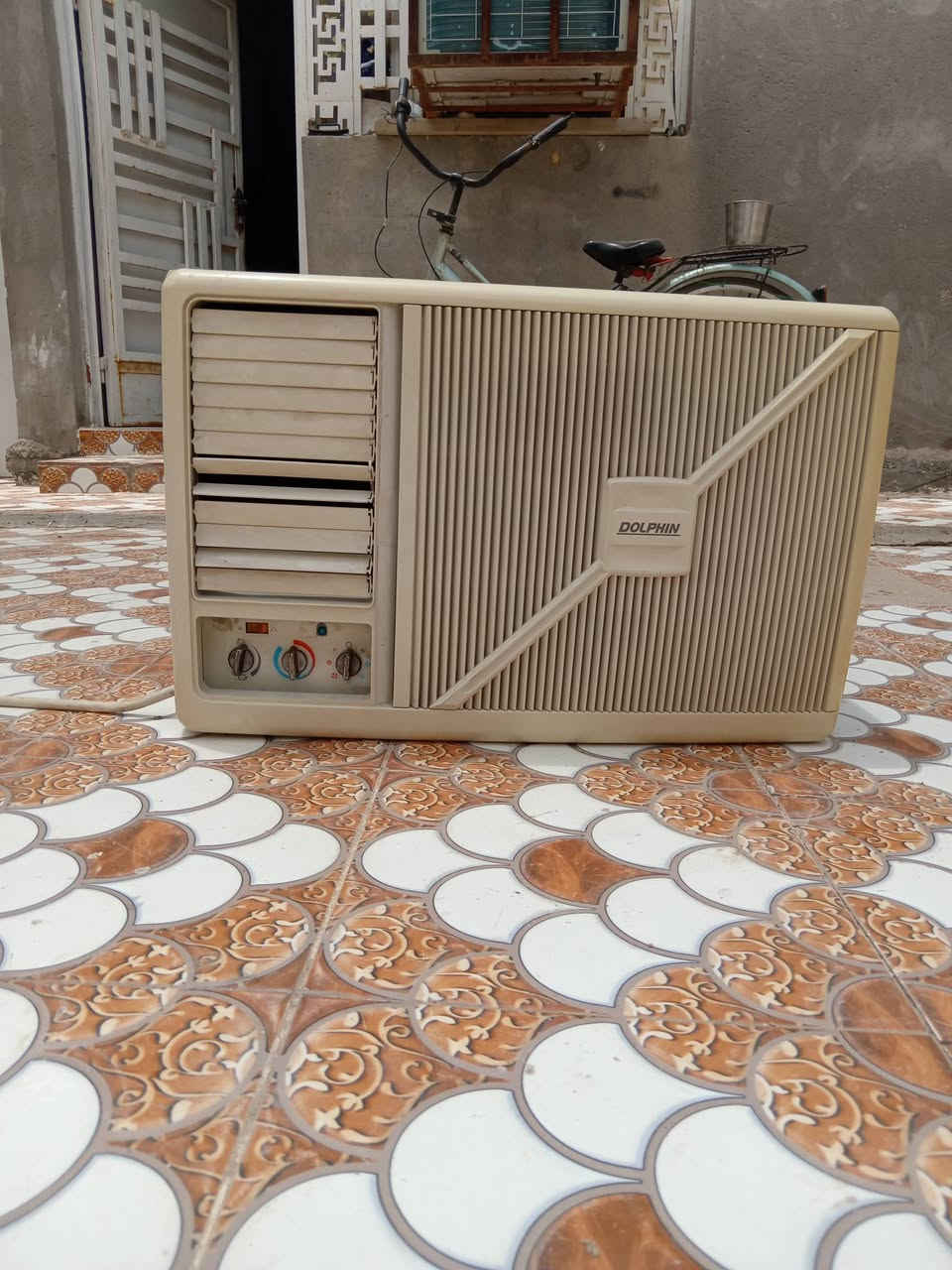 للبيع. اب ٢٢٠ بي مجال بصيط.  شغال. ثلج. واتساب ***********
