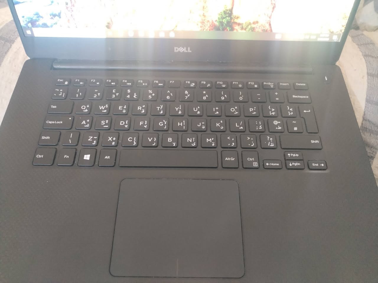 موديل الجهاز: Dell Precision 5510
المعالج (CPU):
​Intel(R) Core(TM) i7-6820HQ CPU @ 2.70GHz 2.71 GHz
​الذاكرة العشوائية (RAM):
​السعة: 8.00 GB (المتاح للاستخدام: 7.85 GB)
​السرعة: 2667 MHz
​كروت الشاشة (Graphics Cards):
​الكرت المنفصل: NVIDIA Quadro M1000M بذاكرة (2 GB)
​الكرت المدمج: Intel(R) HD Graphics 530 بذاكرة (128 MB)
​وحدة التخزين (Storage):
​المساحة الإجمالية: 500 GB
​نوع الهارد: SSD من نوع (SAMSUNG MZVLB512HAJQ-000H1)

حالت اللابتوب نظيفه جدا 95%
***********
السعر 400
