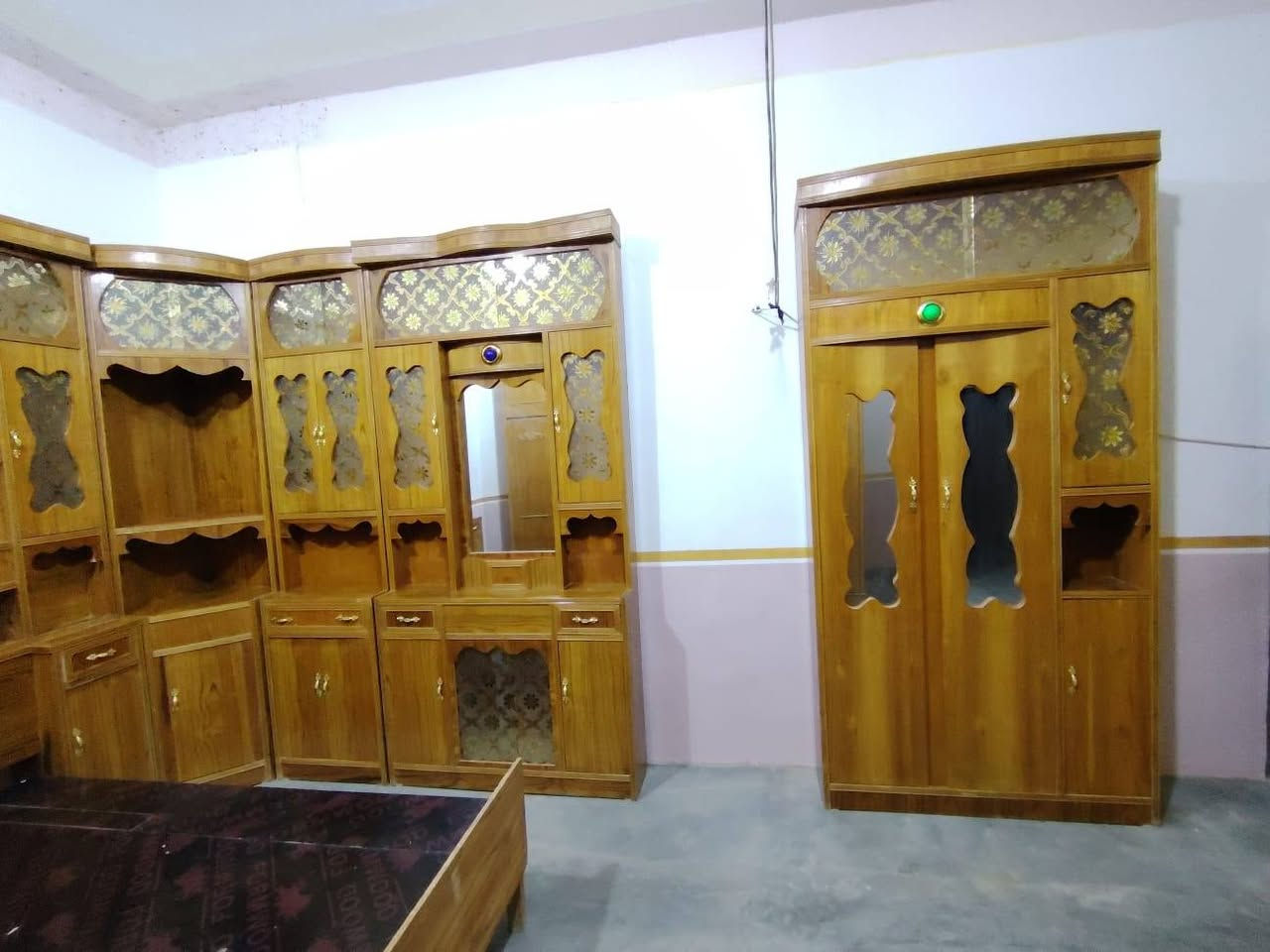 سلام عليكم يوجد غرفت نوم للبيع مستخدم نضافه 90 % 100 مكان الرمانه الربط *********** واتساب
