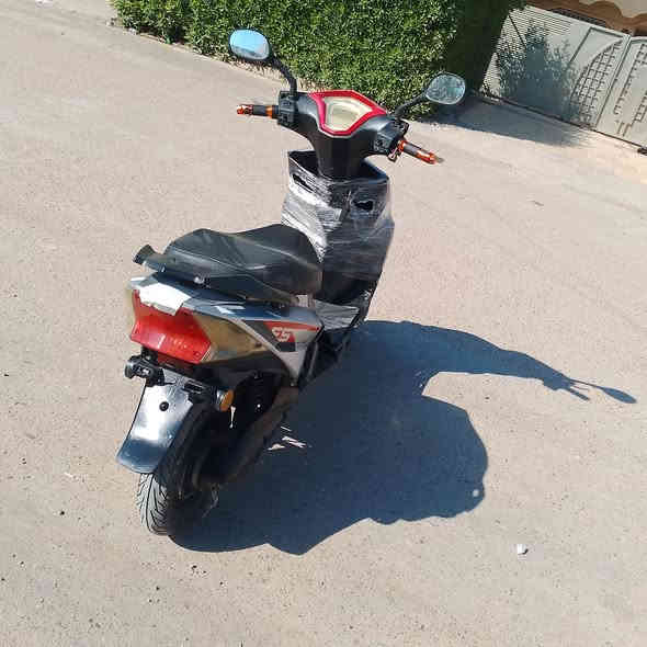 السلام وعليكم دراجه شحن للبيع سكنس موديل 2024
الدراجة حلوة ونضيفه 
خمس بطاريات دبل 32 امبير جدد نوعيه البطاريات WEENLI 
 اشاير يمنه ويسرة 
هورن 
3 نمرات سرعه 60 حقيقي 
نضام Rبك 
السعر 380و بيها مجال للشراي  
مكاني بغداد البلديات 
الاستفسار اتصال على الرقم ***********
