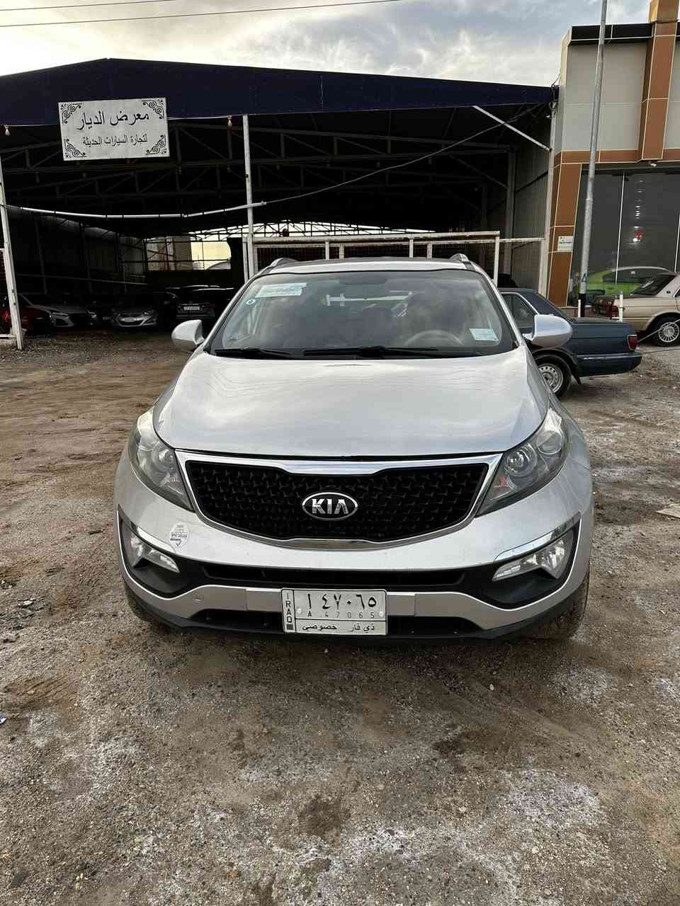 كيا سبورتج 2016  خليجي محرك 2000 دوش 
بيه جاملغ مبدل بدون دواخل بيه شخط وتبدل والباب بيه كلير بدون فتح ولا تصليح 
سياره حلوه جداً وجاهزه
@معرض الديار لتجارة السيارات
هـ : ***********
