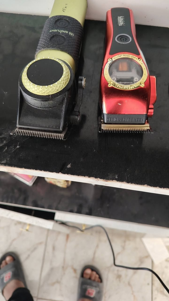 سلام عليكم شباب عندي دوات حلاقه البيع كرسي ومرايه وميز البيع وياه مكينه هم البيع مكان بابل نيل سريديب السعر عل هذه رقم ***********
نضافه فول ♥
