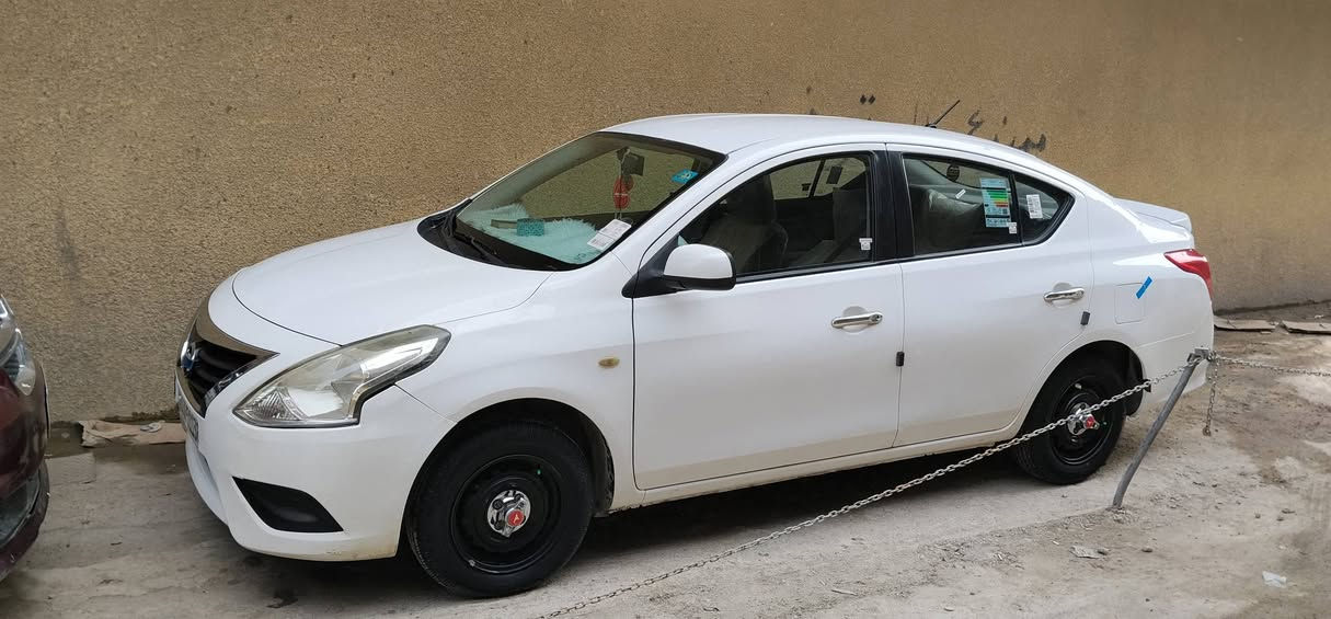 سلام عليكم نيسان سني هندي بليته زركه
2020 باسمي بيه صبغ بل باب راكب ربعه 
***********
السعر 107وبيه مجال 
ماشيه 130
