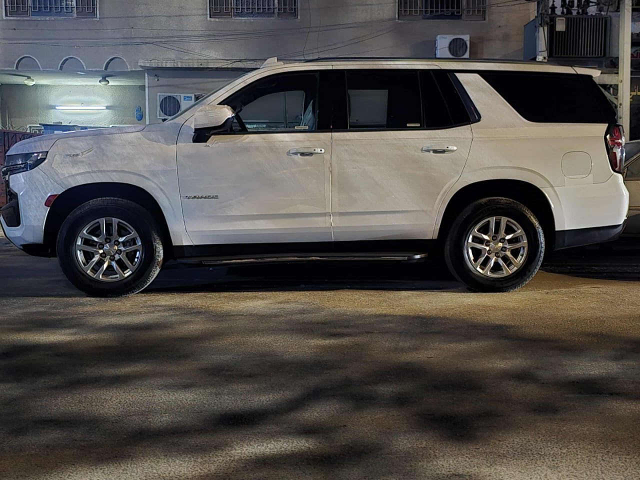 اسلام عليكم للبيع 
تاهو شوفرليت مديل 2021
السياره نضيفه بمعنه الكلمه 
السياره خليجي السنويه بسمي تحويل ثاني يوم 
السياره بيه بس جاملغ الي بجهت السايق 
الباقيه كفاله عامه 
السياره مضمومه جانت ولحد هسه مضمومه 
تخم تاير هسه شاده السياره خير من لله تخبل 
يعني السياره ما متعوبه دوم 
السعر 4/50 وبيه مجال لطيبين 
الرقم ***********
