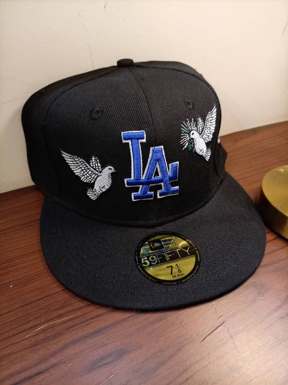 🧢 كاب نيو إيرا LA 59FIFTY الأصلي
✅ أصلي 100%
🖤 لون أسود أنيق
💙 شعار LA مطرز
📏 المقاس: 7⅛ (56.8 سم)
✨ جودة فاخرة وثابتة
السعر 15 الف مع توصيل
للحجز والاستفسار خاص او واتساب ***********
