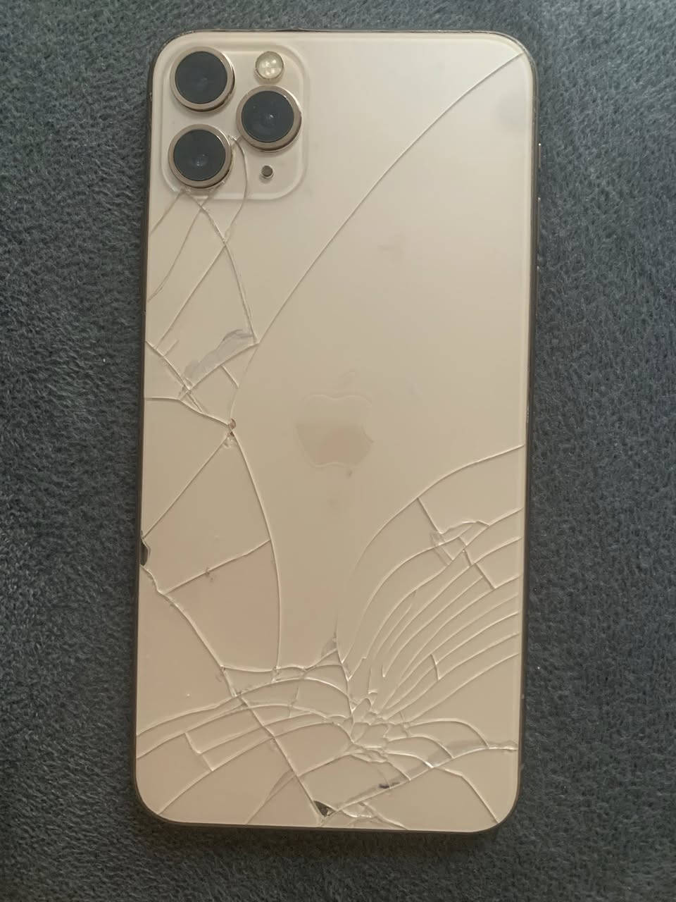 سلاو هاورییان
ئایفۆن١١ پرۆماکس ٦٤ گیگا
دووسیم
پاتری ٥٥ بەشەرت
بەس شاشەی گۆراوە
قفلی ١٤٠ هەزار مەجالی تیا نیە
***********
