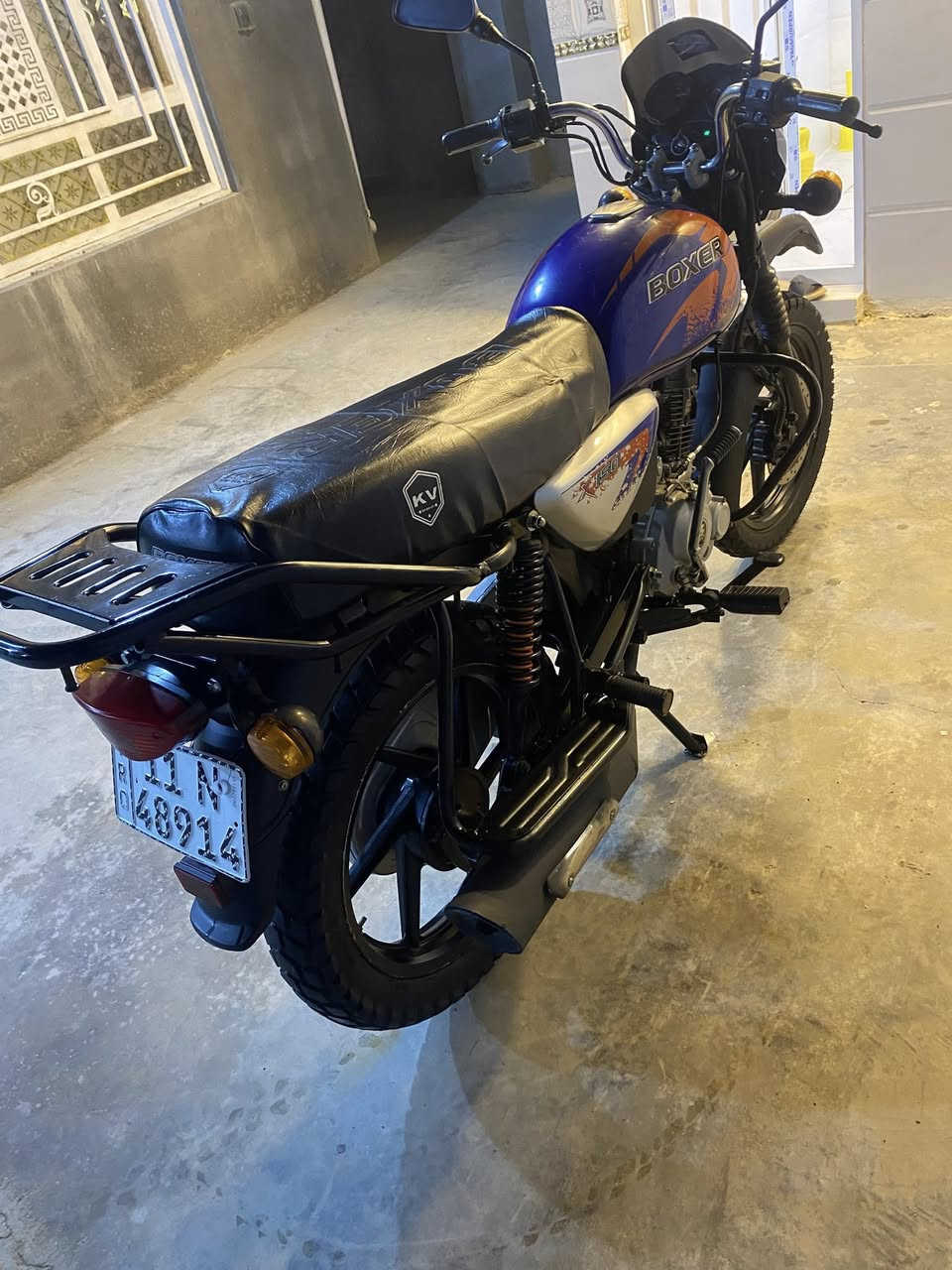 بوكسر موديل 22 رقم بغدادانكليزي  باسمي المكينه بلادية برغي ممفتوح مكان بغداد تقاطع نهروان *********** ماشية 35الف حقيقي. السعر 2300 وبي مجال حك الجية
