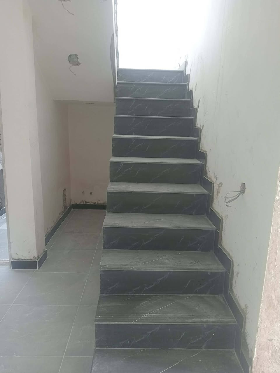 سلام عليكم خلفه سراميك مصري شغل مرتب تسليم ليزر هندسي ***********
موجود واتس
