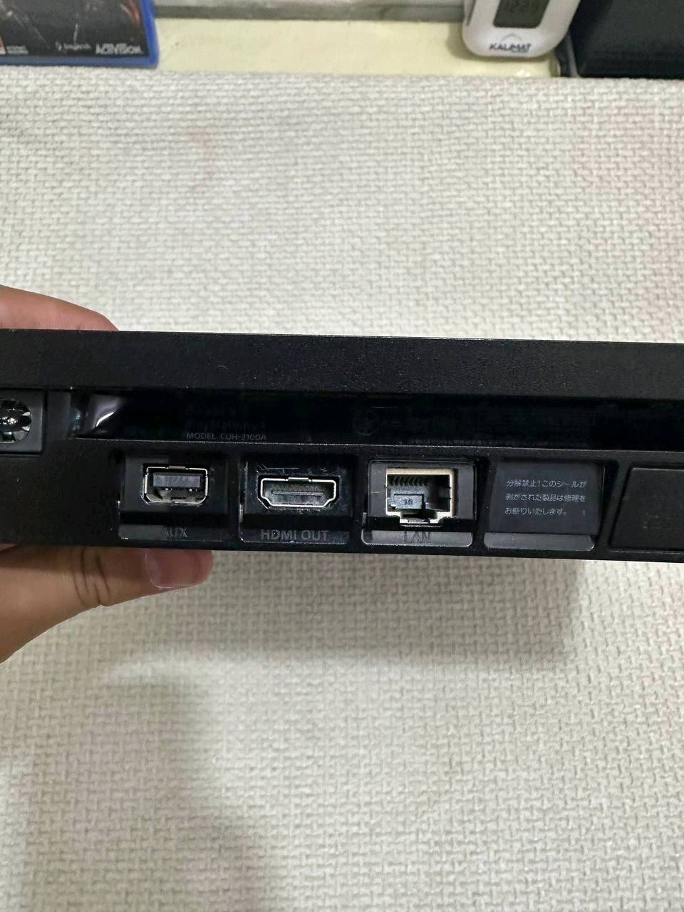 بلي 4 للبيع 
نضيف مستعمل قليل 
ما مفتوح ولا داخل تصليح 
ذاكره 500
نظام 12:52
2 جوستك اصلي
مع الوايرات
قرص فيفا 23
قرص كود اوف ديوتي بلاك اوبس 3 
 للتواصل خاص 
او على الواتساب ***********