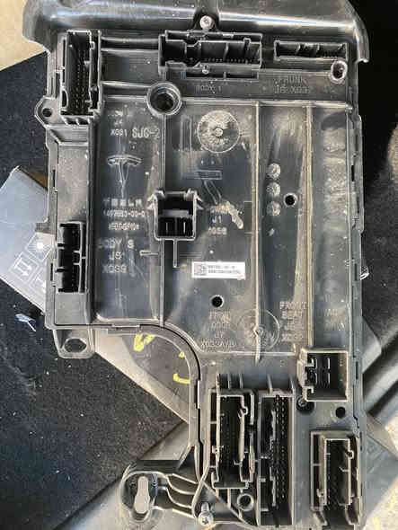 يتوفر ادوات تسلا عام بلادي وتجاري 
تفصيخ /جديد 3/y/x
-برمجة عقل كارت بدل تالف بدل مفقود كارت احتياط رسمي 
-فتح بطاريه مقفوله كراش وشحن
-برمجة  وتبديل عقل ايرباك ومسح الكراش
-تصليح حزام مقفول مع اطفاء اضواء الايرباگات بالكامل 
-ادوات صدر امامي خلفي y/3
-ويل كب y/3
-دعاميات امامي خلفي ودرع دعاميه وسماعات
-درع دعامي امامي خلفي
-بك لايت اشاره حمره وصفره مازدات اصلي وباسعار تنافسيه
-كارت تسلا اورجنال 
-يدة باب تسلا الاصلي مع الكينون 
-مكينة جام امامي كامل تفصيخ مع توفر ماطورات
-بطانة جاملغات امامي وخلفي y/3
-بطانة باب كامل مع التحكمات
-حوض امامي y/3
-جسر دعاميه امامي خللفي y/3
-حساس تاير /حساس ايرباك /حساس دعاميه
-ارضيات تسلا كوالتي جداً جداً عالي 3/y يتوفر تقم كامل للموديل ٢٥
-ماء راديتر مطاابق لمواصفات تسلا العالمية مع توفر تبديل ماء المنظومه بالكامل 
-يتوفر تبديل راديتر وراديترات تفصيخ3/y
-يتوفر كافة اعمال الادامه والصيانه والبرمجه والتصليح على ايادي خبراء اختصاص تسلا 
-اكسسوارات
- فتح بطاريات سايبر تراك 
-فلاتر تبريد داخلي خارجي y/3
ارضيات y/3
-بردة سقف بانوراما y/3 
-صيانة وبرمجه وفتح العقول 
-فتح كراش وتصليح البطاريات الكبيره والصغيره
-تبديل وتصليح وبرمجة الايرباگات على ايادي خبراء اختصاص تسلا 
للتواصل ماسنجر 
اتصال ***********
واتساب ***********
يتوفر توصيل لكافة محافظات العراق 
يتوفر صيانه موقعيه
حصريا ًتتوفر لدينا خدمه استلام السياره على حادث امريكا وتسلم جاهزه للزبون
