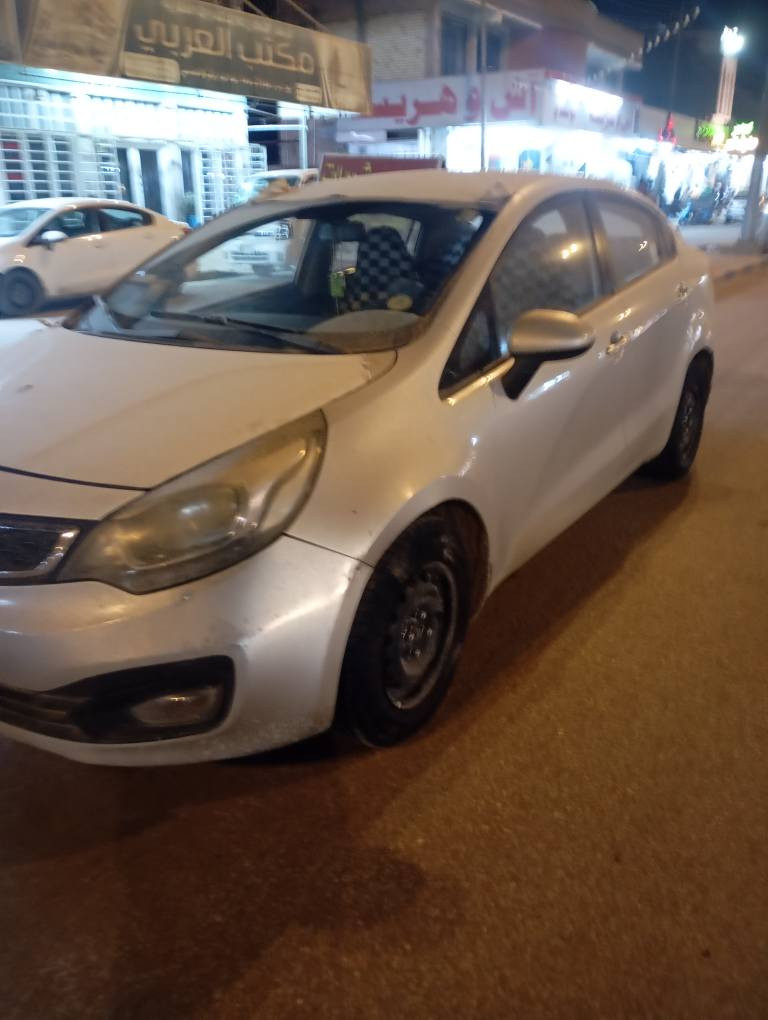 سلام عليكم سيارة كية ريو اللبيع 
موديل 2013 خليج 
محرك 1600 قطرتين 
سيارة جاهزه محرك وكير وحداديه وتبريد شغل 
السعر 77 مطلوب غرامات 4 ورقات 
ينكطعن من ظمن الحساب 
رقم *********** 
مكاني النجف حي الوفاء النجف, العراق
