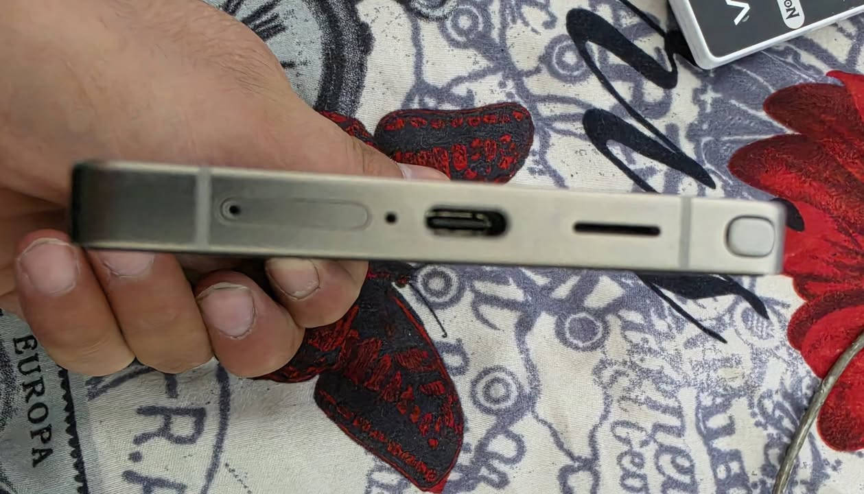 سلام عليكم شباب 
جهاز s25 ultra للبيع 
نظافه فول ١٠٠% شخط واحد مابي 
ذاكره ٢٥٦ ضمان عين الفهد 
سعر بمليون و٢٠٠ 
عنوان بغداد اعظميه 
*********** تواصل واتساب فقط او مازنجر
