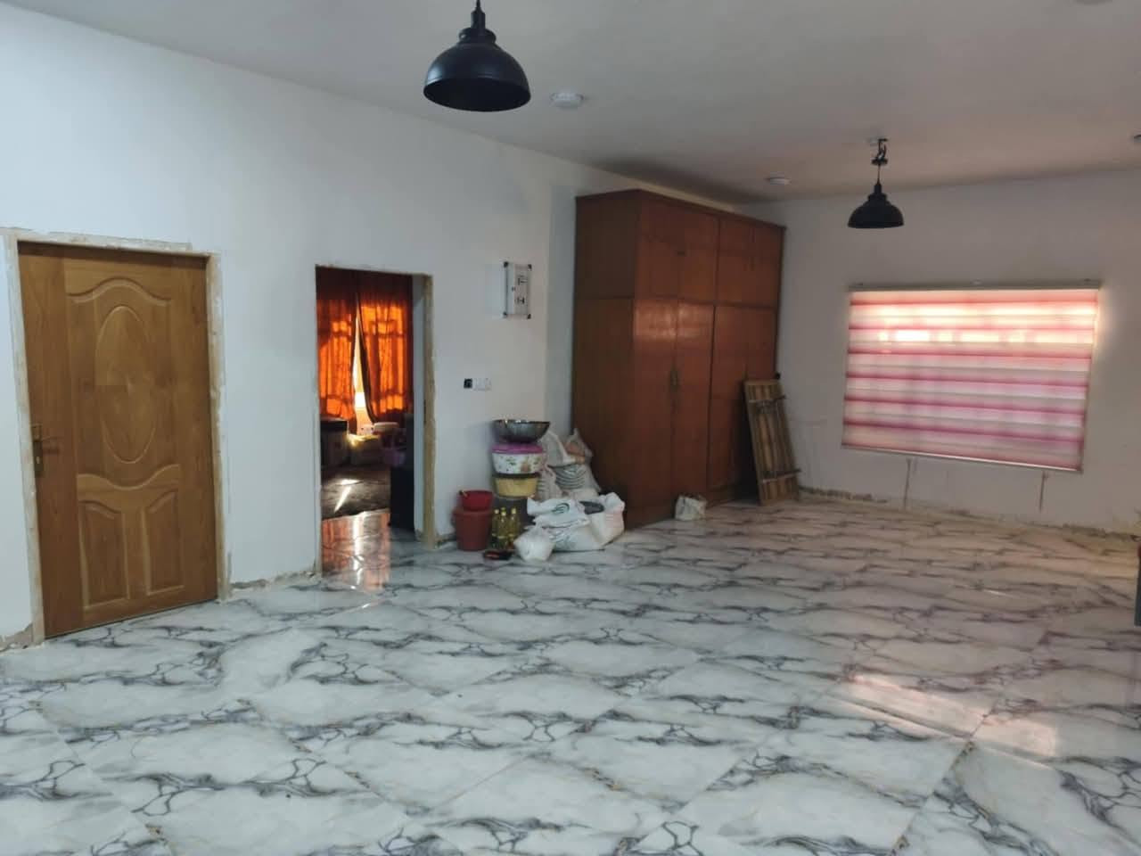 بيت مساحته400متر طابقين يتكون من الطابق الأول غرفتين كلدور صاله مطبخ مجمع صحيات كامل داخلي وخارجي مع حديقه150متر
وفوك الطابق الثاني يتكون من غرفتين كلدور مع مجمع صحيات كامل مع سطحين بناء طابوك صب طابو زراعي سند25
العنوان كريطعه نزله سعد بيجو طريق الزوار عبر سكه

استفسار اكثر الاتصال بل رقم
مكتب وعقارات الوارث
***********
