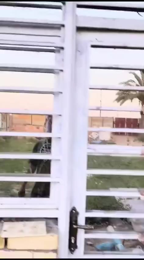 عقد زراعي 17 🏠🏠🏠🏠
كاع 900 متر مع دار 150 م 
الواجهة 7.5 م النزال 125 م 
الدار يحتوي على 
غرفة نوم كبيرة داخلها حمام 
غرفة  صغيرة 
حمام 
صالة كبيرة 
منور 
مطبخ بارد + حار 
استقبال 
البيت بناء طابوق والصب مسلح 
البيت بناء سنة 2024 

المكان جسر ديالى الجديد 
الصمدية او حي الزهراء او السدة 
يبعد عن الشارع الرئيسي ٩٠٠ متر تقريباً 

للاستفسار الاتصال 
على ***********
