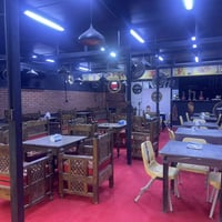 كهوه للبيع بكامل ملحقاتها  نراكيل طه العدد ٢٥ ميزوه وكراسي عدد ٢٠ سبال...
