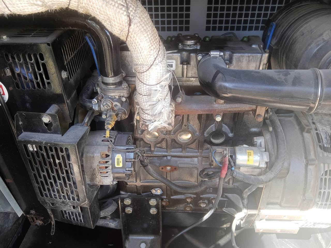 مولد بيركنز بزون 22 كيفي كاتم 100 ب 100
4 سلندر 
حماية متكاملة اطفاء وتشغيل ذاتي 
مكفول كفاله عامه ع الحمل 
مكاني بابل للاستفسار 
***********
***********
