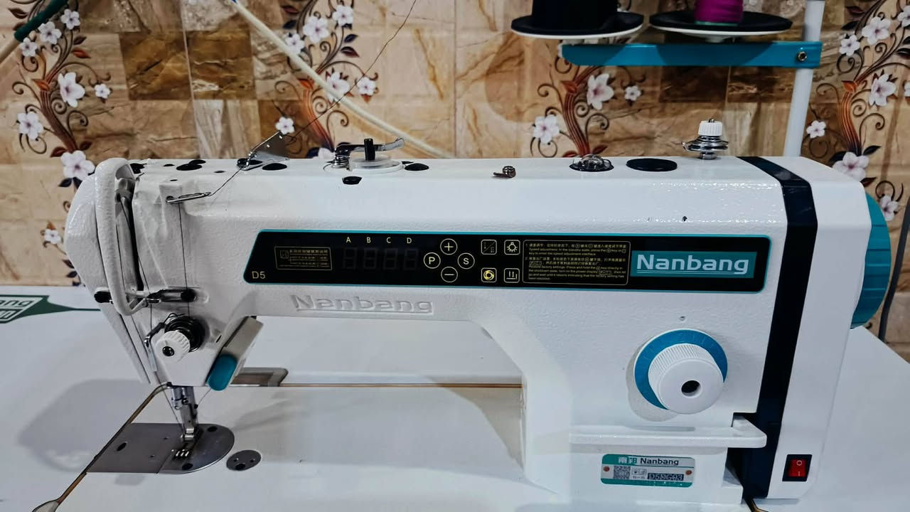 السلام عليكم مكينه خياطه مكينه نوع برذر اخت جديده حيل نضيفه وخياطته حلوه وببه سرع سعر 390 بيه مجال قليل حتلو لو مراوس بس احدث مكان مسيب حاميه رقم ***********
