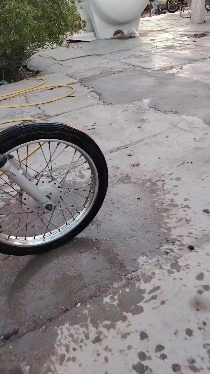 سلام عليكم يراني نامه للبيع دراجه شاصي كفاله مكينه مكفوله بس بيهه خيط بخار قليل صوته ناعمه وجديده نهضه  ومعدل تخبل تايرات جدد ولوياله موس سعر 400 وبيهه مجال مكاني البصره الزبير رقم ***********
