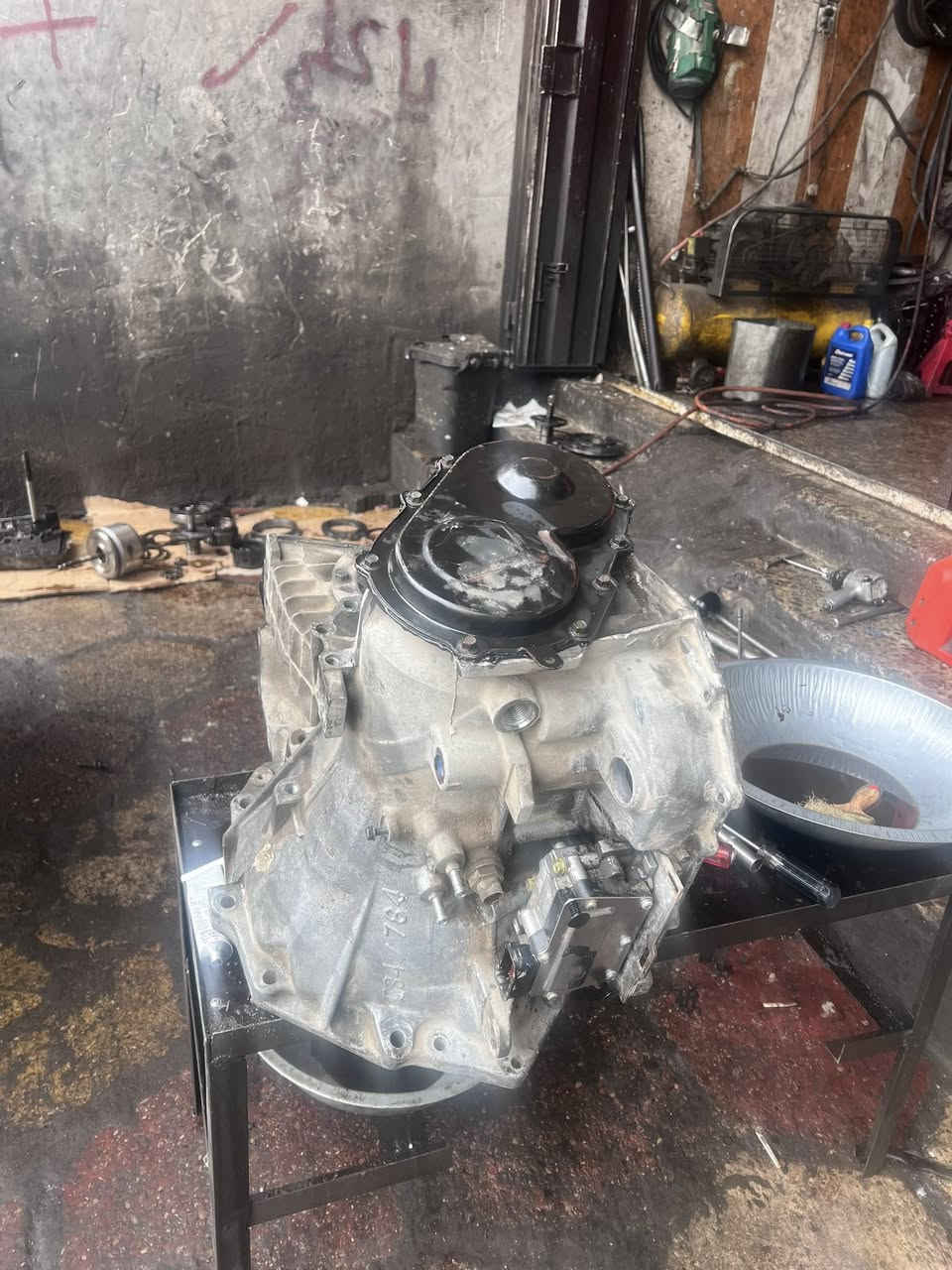 دوج كرفان صيانه كير خطارنه من الموصل 
تم تنزيل الكير وتبديل جميع القطع 
بقطع اصليه حاويه 
ورجعت 💯ويدلل صاحب السياره 
اي ستفسار بل خدمه ‭٠٧٧٣ ٢٨٧ ٦٥٧٢‬
بغداد مقابل جسر الطالبيه
