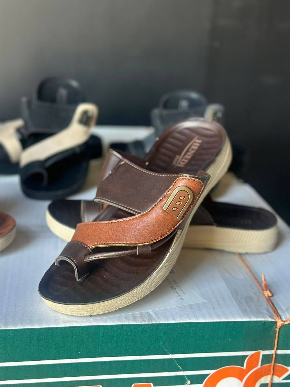 شحاطة رجالي اصبع
تفاصيل داخل صوره 
متوفر توصيل لجميع المحافظات 
رابط قناة التليكرام//
https://t.me/shams12297
للحجز والاستفسار مراسله الصفحه
رقم الواتساب//
***********
