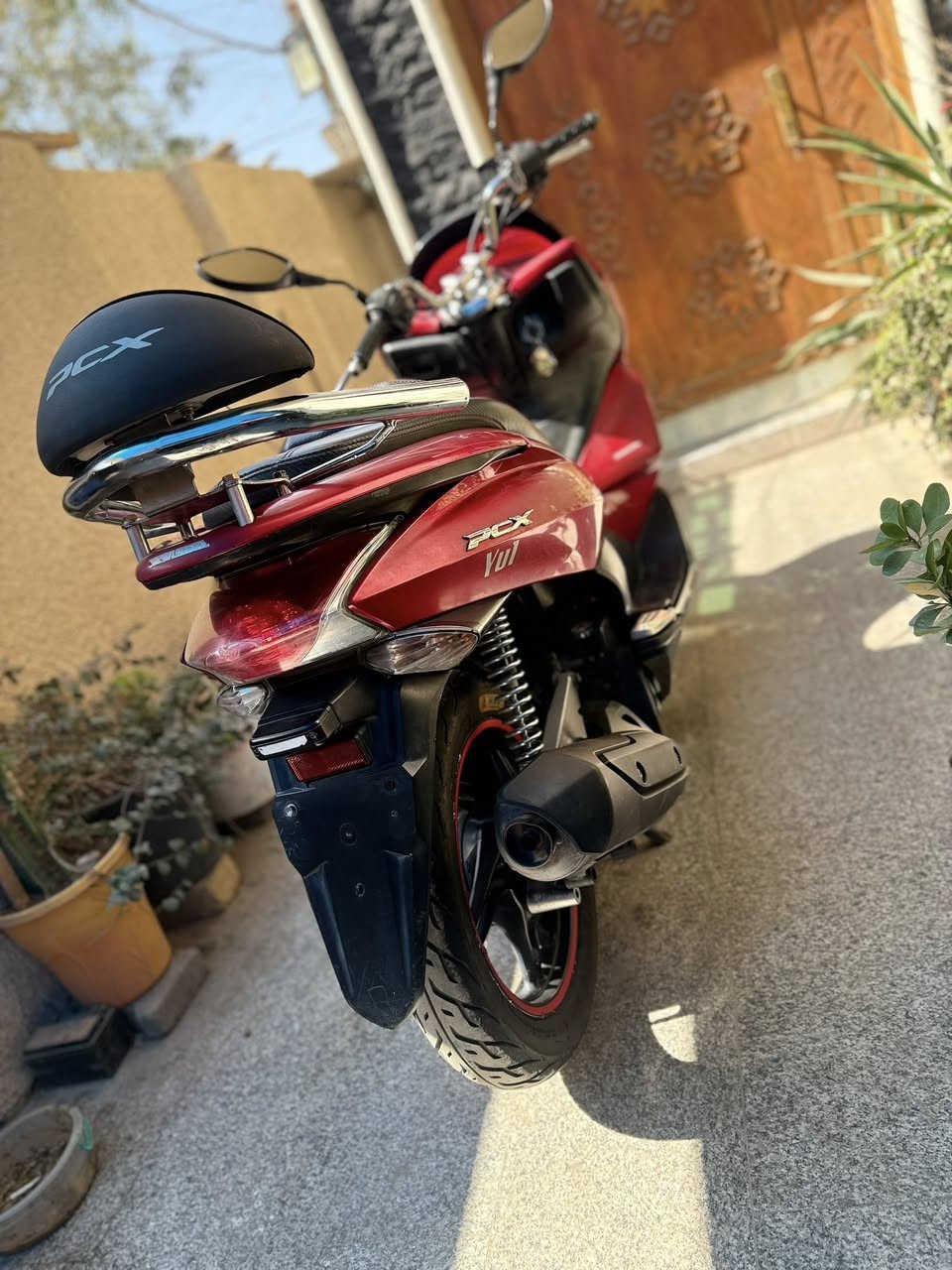 السلام عليكم pcx للبيع
موديل 16 ياباني JF مكينة 125 cc  المواصفات حساس ازدحام  و ستان كهربائي 

الدراجة نظيفة لكن بيها بعض النقوصات مثل الكفرات كم كسر بيهن وحساس الازدحام ميشتغل الدكمة بيها قطع ابيع فقط كفالة مكينة ممفتوحة السعر مليون بيها مجال بسيط العنوان الشعب حي اور ***********
