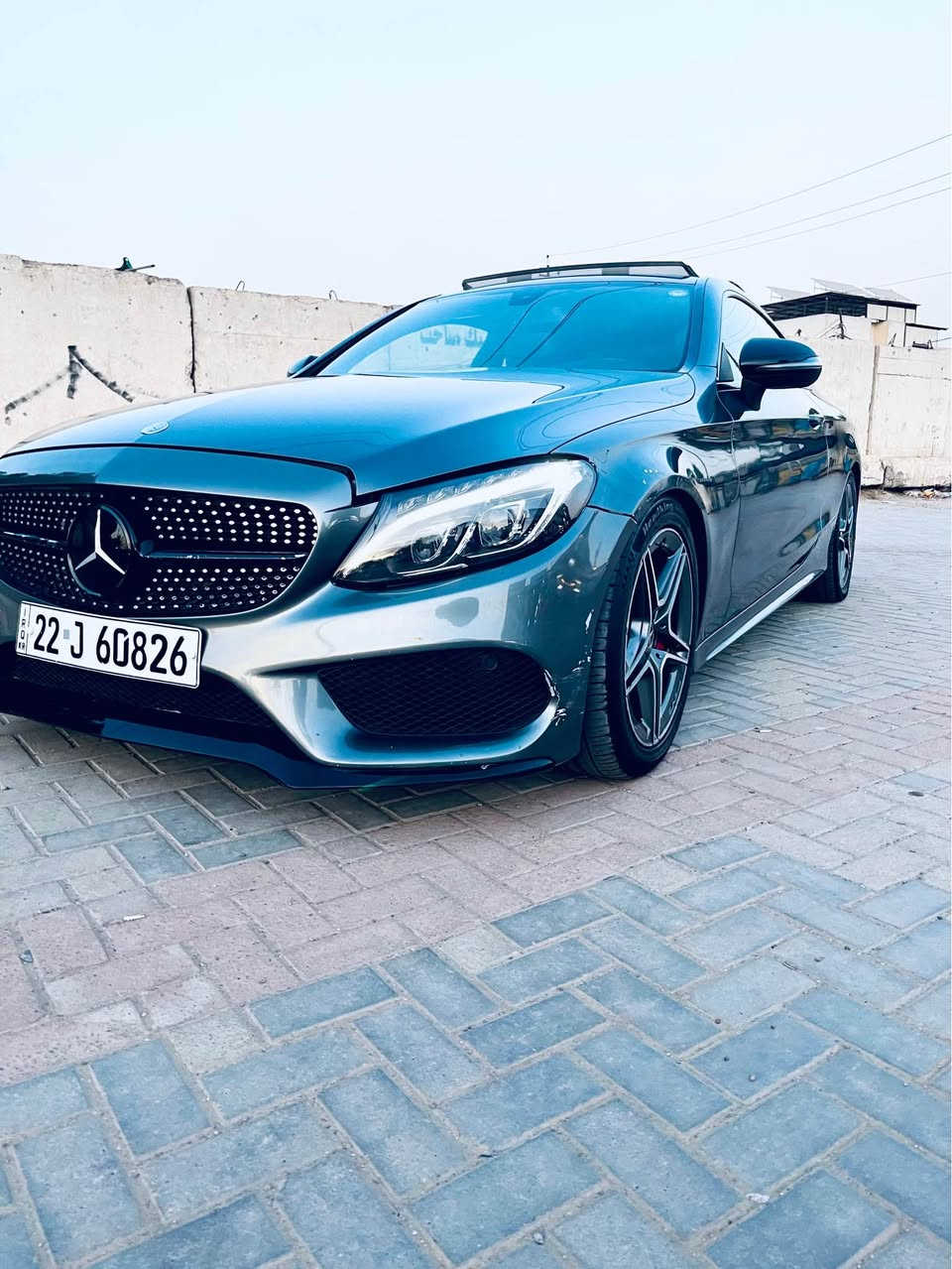 . مرسيدس  AMG C300 كوبي 
.موديل 2017
. السيارة AMG اصل 
. محرك 2000 تيربو
. فول مواصفات 
. دبل ماوس 
. مري قلاب 
. حساسات
. اوتو ستوب 
. 5 مودات قيادة
. لايت ديناميكي متحرك 
. كشنات ماروني + داخل ماروني 
. انارة ٣٦٠
. تحكم كامل بالكشنات 
. كشنات تدفئة 
. ميموري كشنات + ستيرن + مرايات 
. مري قلاب
. باقي مواصفات المارسدس المعروفة 
السيارة كلين وانضربت يمي وصار بيهة تصليح على كد الضربة الضربة بسيطة مو قوية مثل ما موضح بالصورة . 
سنوية بأسمي شرط التحويل 
مكان السيارة بغداد الدورة ***********
السعر 207$ بغداد, العراق
