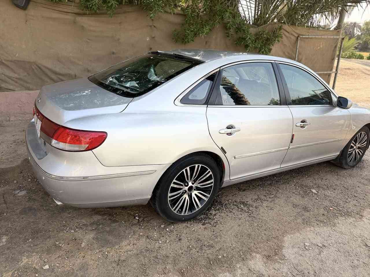 ازيرا 2009 رقم بغداد
محرك 2700   6 سلندر ما يصرف مكفولات كير ومحرك 
جلد كشنات كهرباىي 
مصبوغه عام الجماليه 
وبيهه طخات بسيطه 
جاهزه السياره وحلوه 
ما متواجد عل فيس هذه رقمي 
***********
السعر 82 
وبيهه مجال مكاني النجف مشخاب
