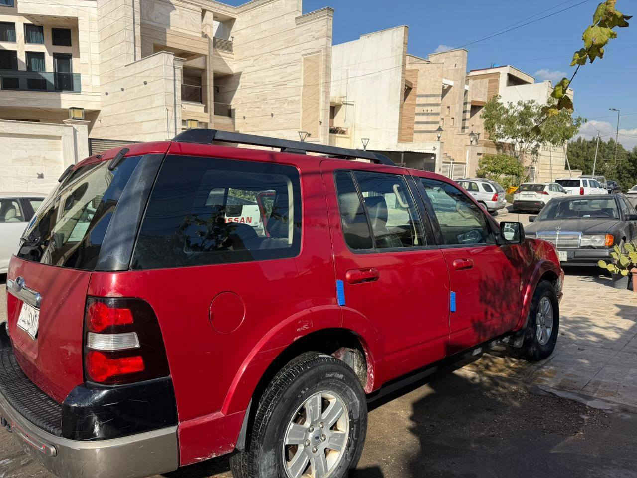 فورد اكسبلور موديل 2010
ماشيه 100 الف ميل 
وارد امريكي 
من امريكا حادث حرق تنته فقط 
بالعراق حادث جاملغ ايمن وبعده ما مصلح
***********
