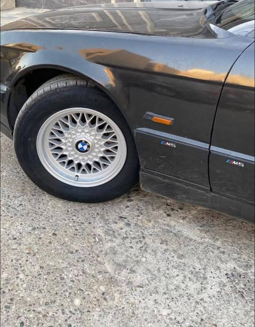 بي ام محرك كبس اصل 525 موديل 1992 رقمً نينوي هزة جديدة ل 2028 فتحةً سلايت جامات كهرب اربعة شغالة بيها ضربة بجم بسيطة محرك كير شرط طخم تايرات ويل جديد مكان السيارة نينوي لاستفسار على رقم ***********
