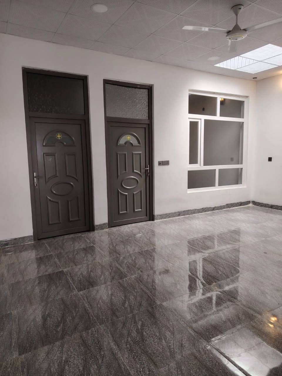 اعلان رقم (666)📢📢📢
———————————-
#دارللبیع مساحة 200متر 
#فول سيراميك بناء حدث 
#مكونات(غرفتين نوم وأستقبال و مطبخ وصحيات و هول و كراج سيارة 🚘 
#الموقع دروازة
#قرب جامع خديجه الكبرى 
#سعر 57ملیون و بي مجال
#استفسار
*********** واتساب📲
***********
_____________________
خانوو بۆ فڕۆشتن 200 مەتر 
فول کاشی و بینایی نوێیە
پێك هاتووە لە (دوو ژووری نووستن)
شوێن دروازة
نزيك مزگەوت خەدیجە کوبرا
نرخ 57 ملیون
*********** واتساب📲
***********
