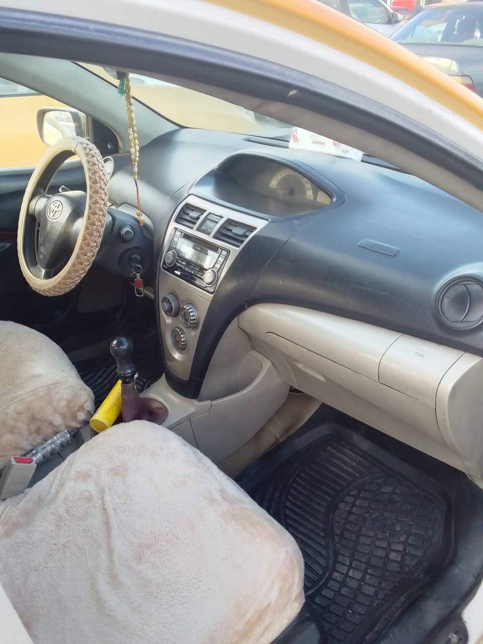 سياره يارس للبيع السعر 65 بمجال ***********
