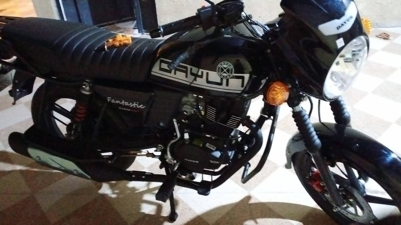 سلام عليكم دايوان مديل 25 صارلها شهر من طالعه من الوكيل كلشي مانقصها كامله مكمله يعني علا الوكيل بعدها رقم وسنويه رقم سليمانيه السعر 2500 وذا عندك ايراني وكيل وزود عادي لئن محتاج فلوس انا العنوان بصره الزبير رقم ***********
