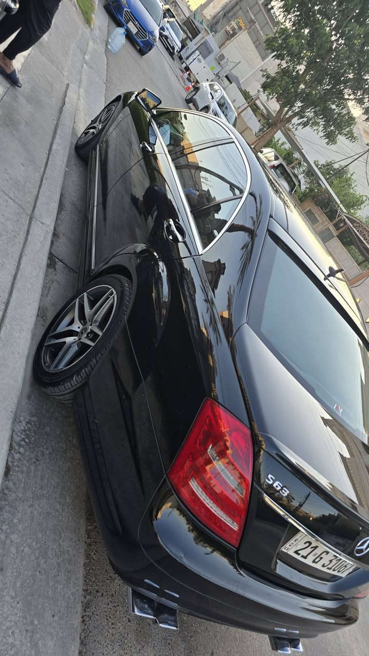 2007 S63 AMG أصل 
 مكفولة من الضربة والصبغ وبارد وشخوط   ، ماشية 93 ألف كيلو حقيقي ،  محرك 550 
السياره جديده او احلى من الصور بهواي
بوب شفط كشنات تدفئه تبريد امامي وخلفي كشن منفصل 
سياره صفر مسج ما بيها اي عطل كلشي نضيفه مال جناي 
جگات هايدروليك ، بانوراما ، بردات جانبية وخلفية  ناظور ليلي 
*********** 
مكاني بغداد
