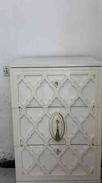 غرفه نوم للبيع نضيفه بسبب صغر المكان سعرها 800 الف المكان الحريه دور نواب الضباط للاستفسار الاتصال بالرقم 
***********
