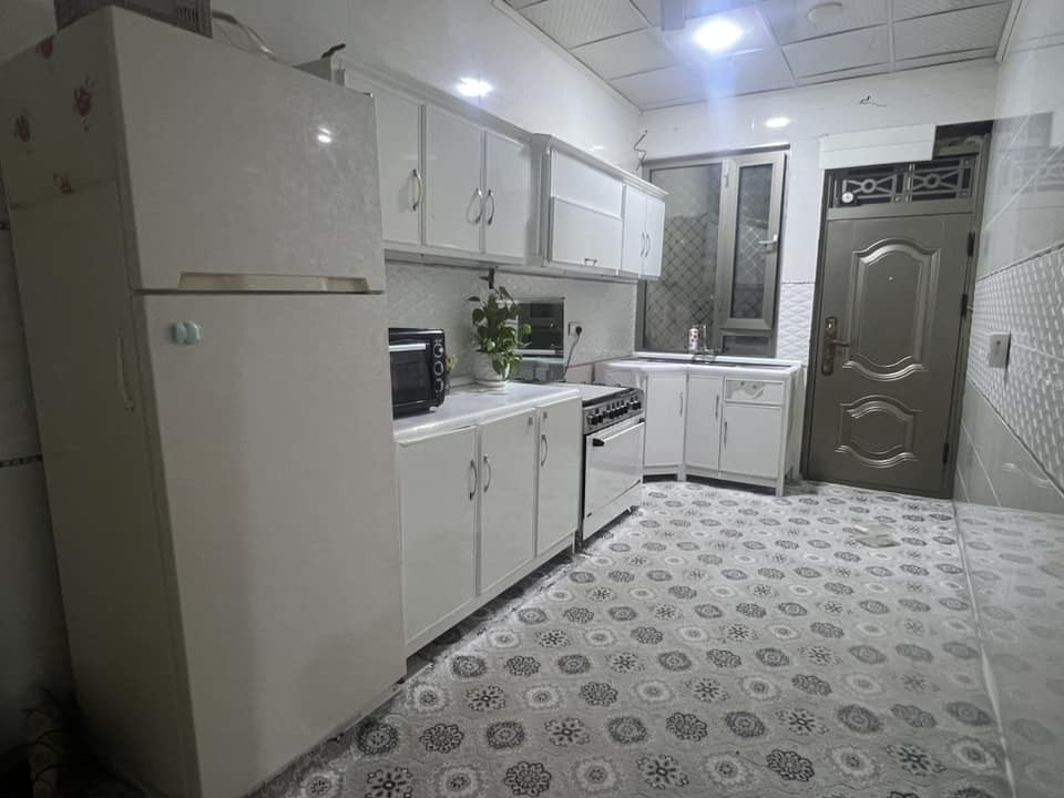 سلام علیکم 
ئەم کاوەنتەرەمان هەیە بۆ فرۆشتە زۆر شتیکی ئەسل و جاکە مەوادی کۆنە دەرجە یەکە لەروی توکمەی کۆلیتی. سنگەکەی بەشوین سەلاجەوە  تەقریبەن پینج مەتر ابیت. مەغسەلەکەی مەترو سی و خوارەکەی مەترو نیوە   نرخی ٣٢٥٠٠٠ . پەیوەندی بکەن ***********
