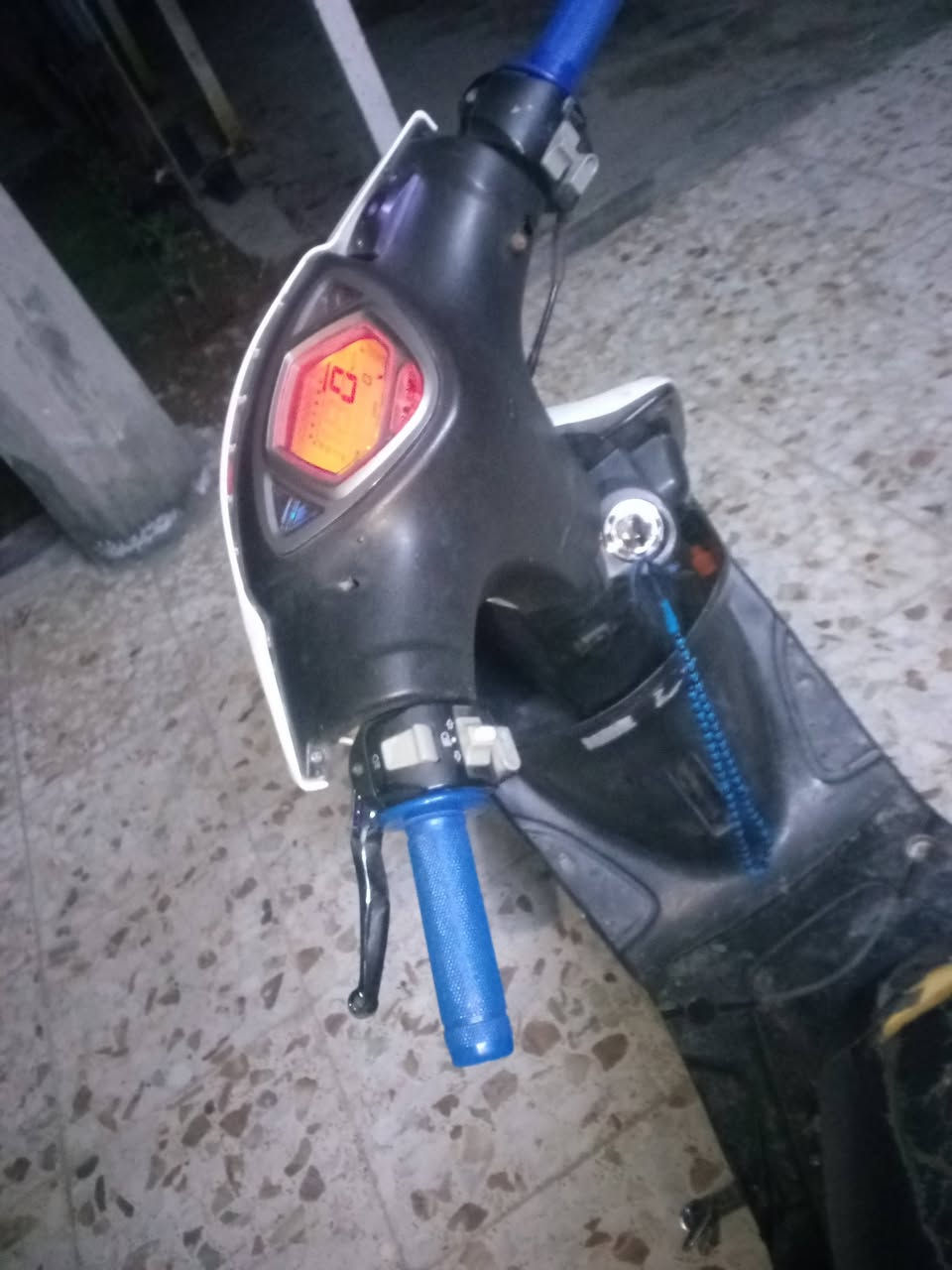 السلام عليكم 
ماكس عدله مكينه مكفوله من تبخير وتنقيص 
تخم تاير جديد 
كفرات اربع ولفات 
يدات KOSO
دشبول اكتروني 
صالنصه رياضي 
لايت عدسه رماش وعالي 
كهرباءيات شغاله كله
نقص بس قمجي مال عداد وفج امامي 
سعره400وبيه مجال 
مكاني بسمايه 
رقمي ***********
متواجد خاص
