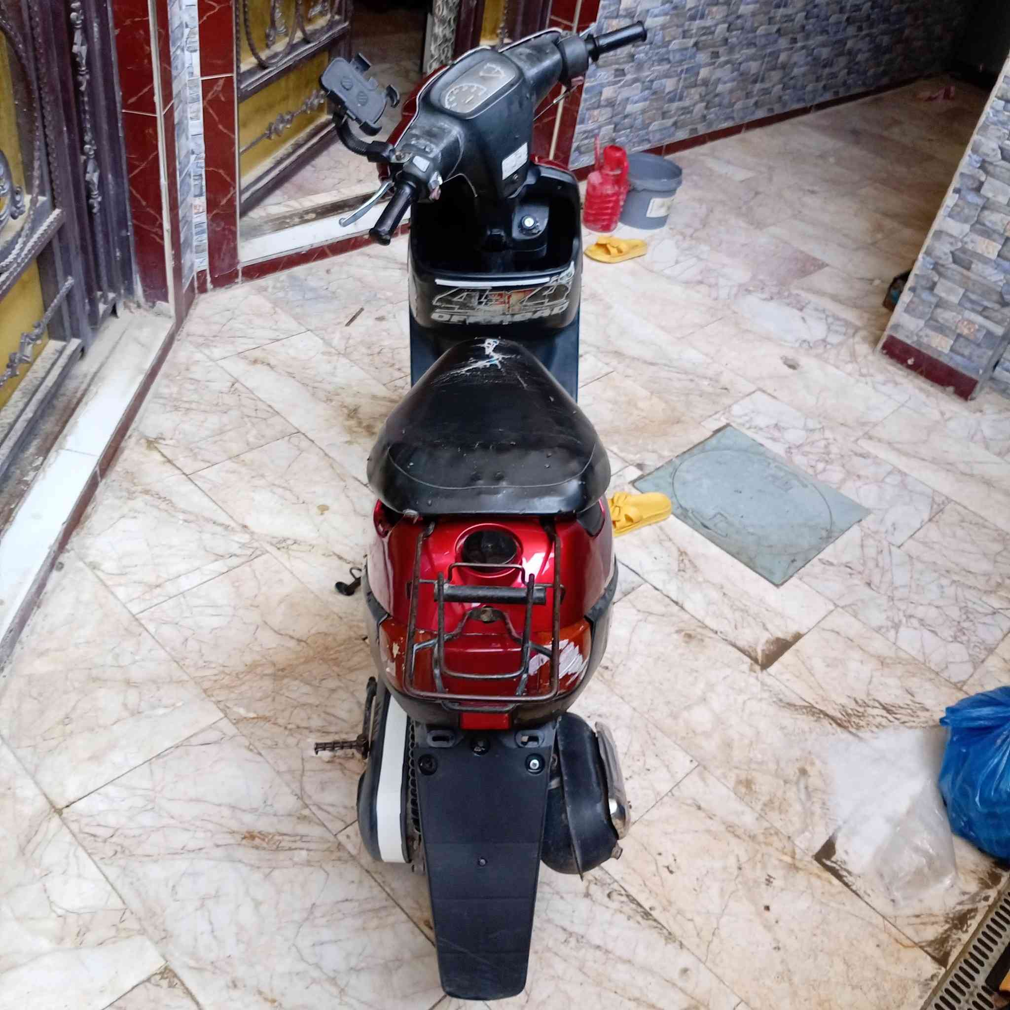 تحيه طيبه الى جميع اعضاء الاكروب
دراجه بتره دراجه كامله من الطول لطول ماكو بهيج سعر بس محتاج 230وبيه مجال  عوزه فقط باتري سلف هندر لايت اشاير كلشي شغال زوج تاير امس شاده صالنصه توني شاده  دبلات امامي خلفي جديد وشغال قفل جنطه شغال كلشي بدراجه شغال وكلشي بلاد كير مكينه بلاد ما مفتوحه الدراجه مكاني ناصريه مركز *********** وبي وتساب
