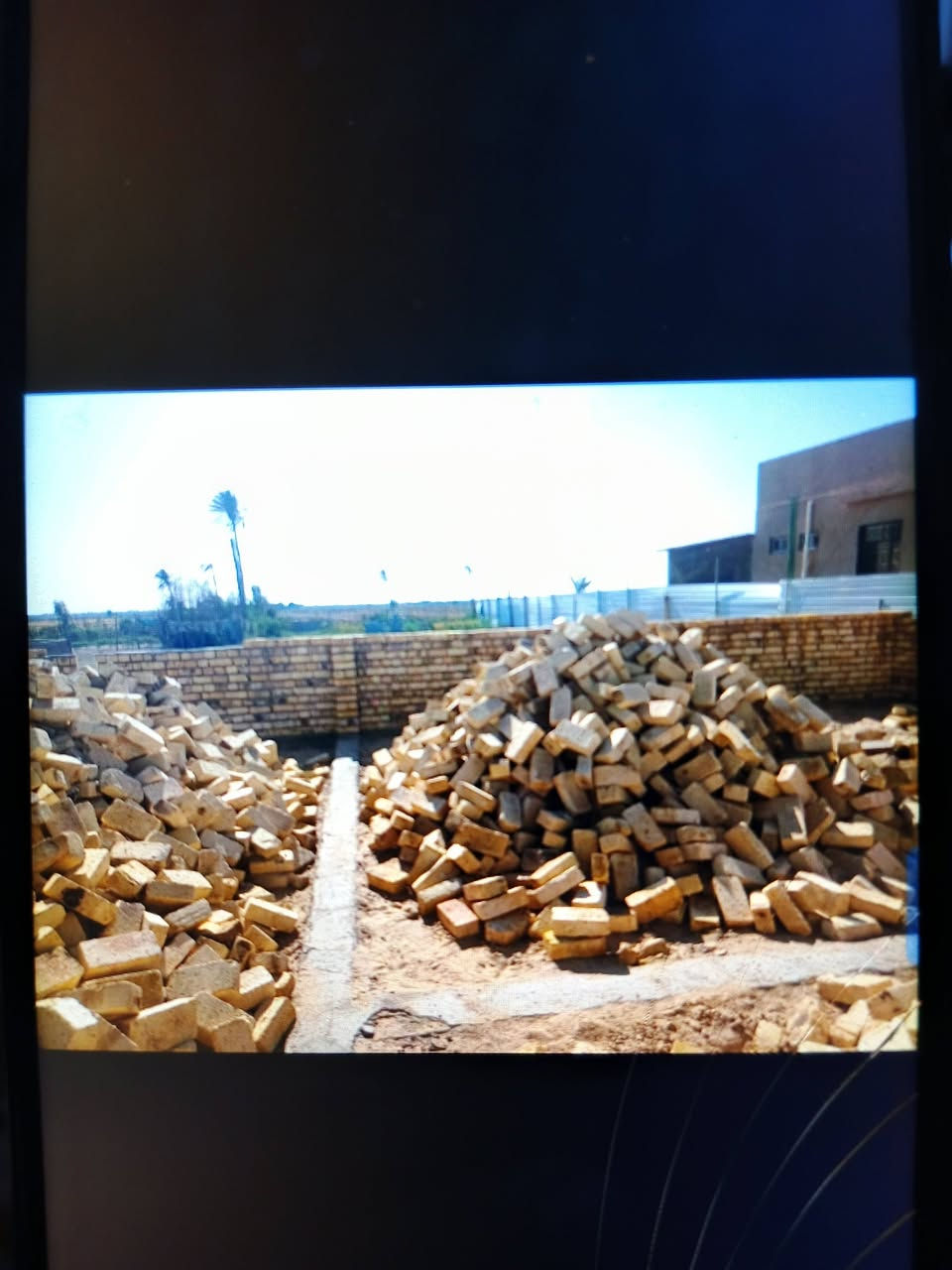 حفر صوندة الابي وتأسيسه  
نشر دبل طابوك ودفن البيوت وتنضيف ***********

