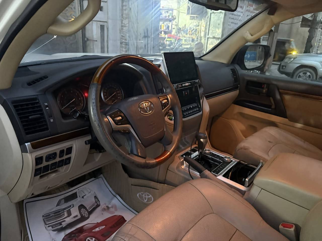 سلام عليكم لاند كروزر موديل 2018 بيهه طخة بل بجم سونارهه موضح بل منشور رجاً شوف سونار وخابر للبيع فقط مراوس ماكو مكان سياره بغداد السعر 35 يعني 3 شدات ونص اتصال *********** غير متواجد على فيس
