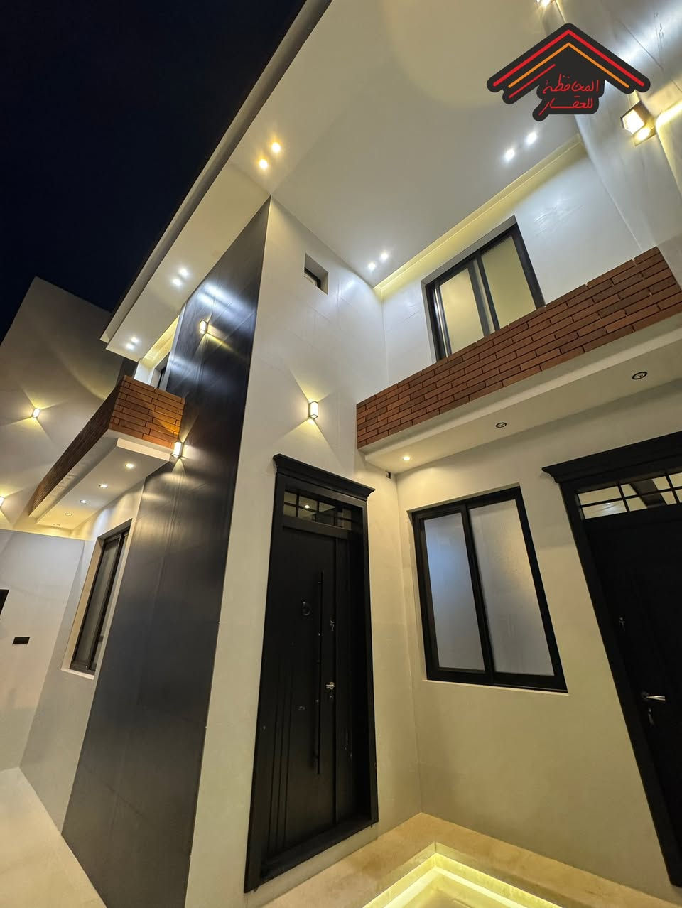 #دار_للبيع🏠
#الموقع : حي الكرامة🌍

#المساحه : 200م  واجهه 10 نزال 20 شارع 12✨

#التفاصيل : بناء حديث درجة اولى ارضيه مرمر،سقوف جبسن بورد ،واجهه تطعيم ، سيراميك الحمامات والمطبخ درجه اولى ،بايات الدرج مرمر،محجر جام،ابواب صاج،شبابيك المنيوم،نظام تحلية مياه،نظام كامرات و wifi,سطح شتايكر ،  نظام تقطير للسبالت✨

#محتويات_الدار : الطابق الارضي1️⃣: مطبخ  + صاله +استقبال + غرفة نوم سويت + مجاميع صحيه عدد 2 
الطابق الاول 2️⃣: 3 غرف نوم  نظام سويت + صاله + مجموعه صحيه 

#المحافظة_للوساطة_العقارية 🌍
تسعدنا زيارتكم لمكتبنا 
📍في النجف - حي الاشتراكي - خلف شارع الروان 📍

للمزيد من المعلومات والتفاصيل عن العقار والمعاينه الميدانية يرجى الاتصال على 
☎️0781274497☎️
☎️***********☎️
#النجف #المحافظة #بيع #شراء #مقاولات #عقاراتي #تسويق_عقاري
