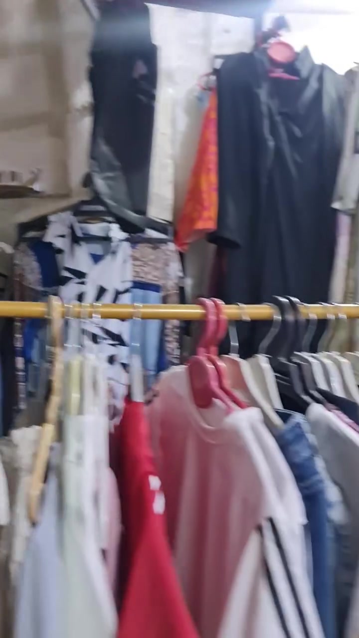 كولشي مبين بالفديوات 
السلام عليكم غراض امزون كامل وبيهن بعد نواعم او خشن ما طالع بلصور . يشهد الله بيهن غراض قويه كولش السعر الكيلو 4 ونص
   بيهن قطع قويه والله وهنه كبالك معروضات يعني تجي تكلب ع راحتك مكاني بابل ***********او الاتصال ع هذا الرقم
