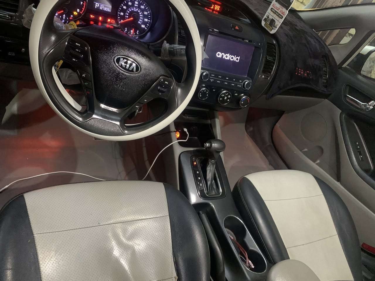 سلام عليكم كيا فورتي موديل ٢٠١٥ محرك ١٨٠٠دوش كير ومحرك خير من اللة صدر امامي خلفي جديد بيهة صبغ جاملغ الامامي ولخلفي وضربة بين البابين مثل ماموضح بل صورة هيئة غرامات مصفرة سعر ٩٨وبيهة مجال بصيط مومتواجد عل فيس رقمي ***********
