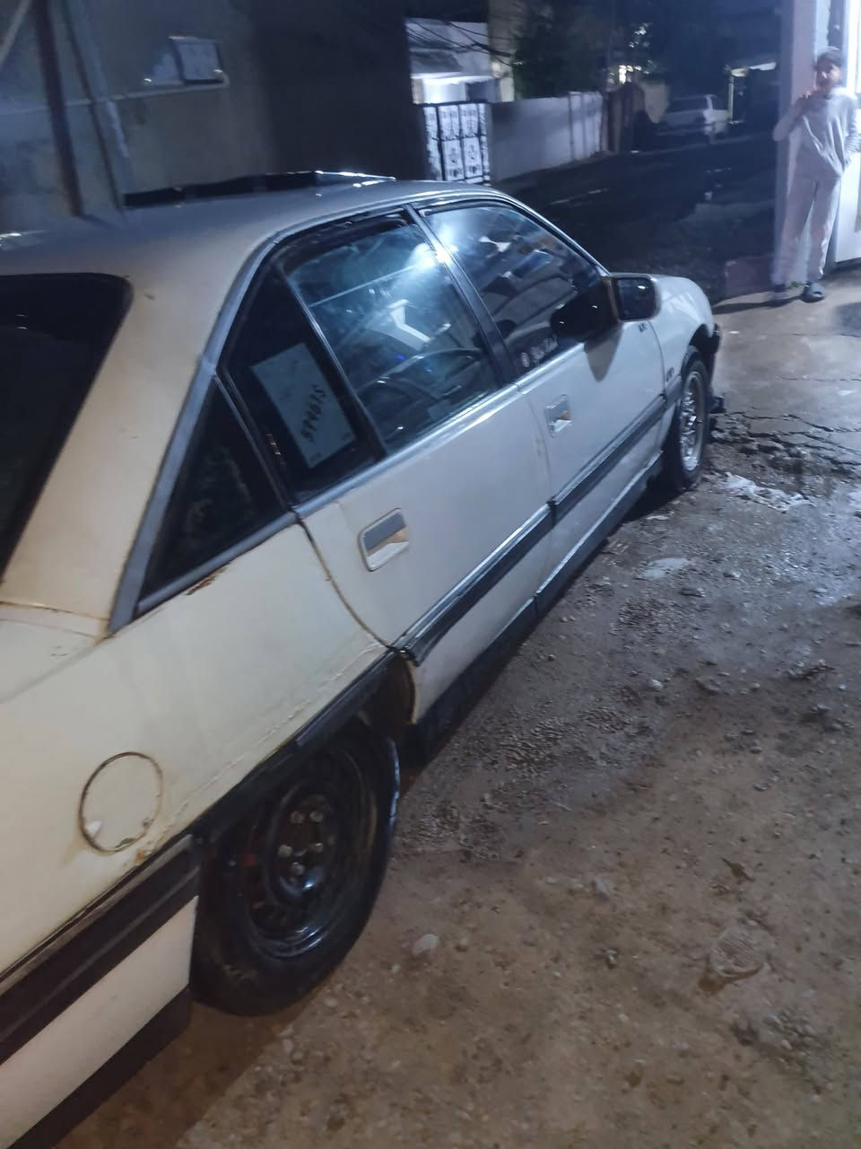 سلام عليكم اوبل اوميكا موديل 91 محرك 20 سياره نضيفه شوفت عينك سنويه ساقطه من 2019 سنويه كارتونيه شرط تحويل فقط او وكاله فقط صاحبها بكركوك سعر 22 بي مجال كلش قليل حك جيه للاستفسار ***********
