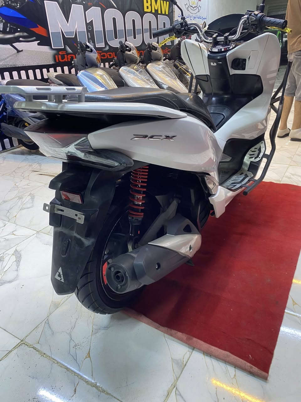 سلام عليكم بي سي اكس الجيل الثالث 
دراجه جديده مكينتها برغي مامفتوح بيها 
حساس استان حساس ازدحام 
درع دراجه مابيها اي نقص 
عنواني بغداد حي البتول قرب فلكه حي النصر 

***********
