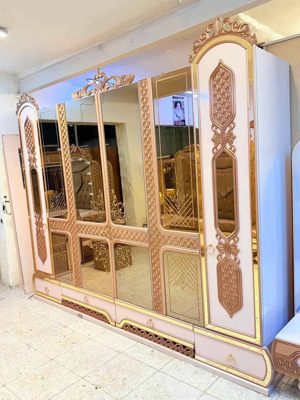 ✨ غرفة تركي مودرن اصلي 9 قطع ✨
نظام أبواب 
سرير مخزن عملي
 ضهر بلوك
 جام مضلل أنيق
 قماش وتر بروف أصلي
✨ نظافه 90/💯
 شد ونقل مجاني داخل بغداد
 توصيل للمحافظات بكروه
*********** واتس اب
