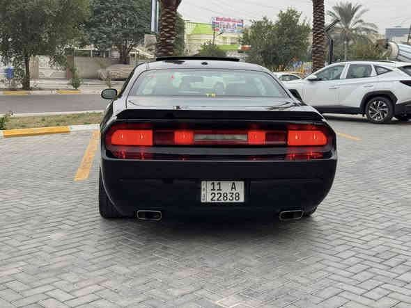 السلام عليكم 
دوج جالنجر shaker 2014
ماشيه 90 ميل 
فول مواصفات 
بصمه 
شاشه 
كأمره 
تحكم استيرن 
صدر امامي خلفي سكات باك 
سياره مزوده او مصروف عليها جديده 
سونارها موجود 
مكاني بغداد حي الجهاد 
السعر 119 
رقمي ***********
